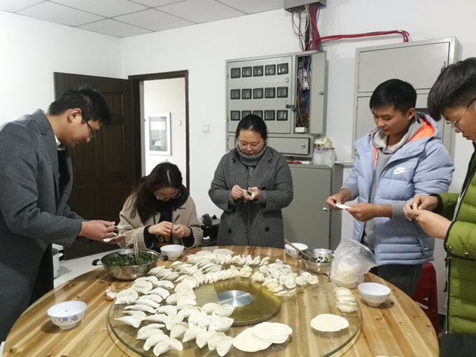 冬至陽生春又來，溫暖感恩促情誼——廣德路項目部舉辦包餃子活動